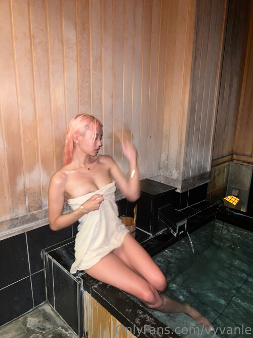 Vyvan Le Nude Leaked Onlyfans Photo