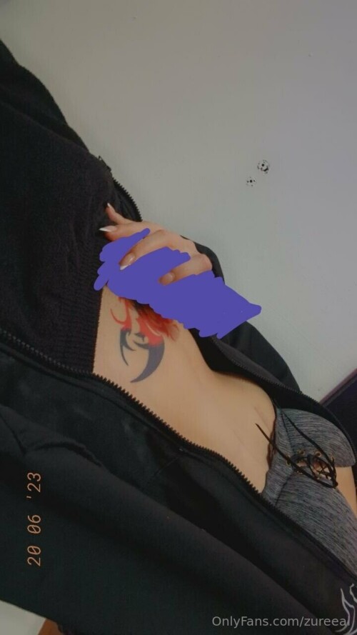 Zureeal Nude Leaked Onlyfans Photo