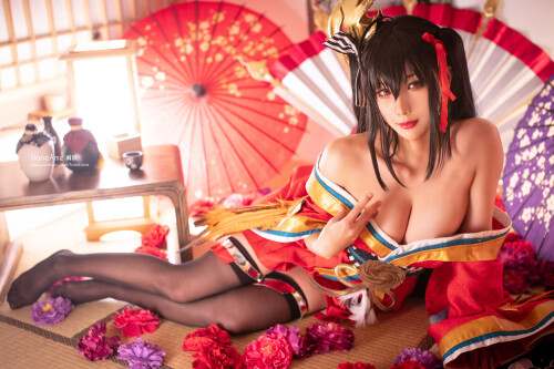 AzurLane_Taihou_official_kimono_cosplay_HaneAme_-8fc6e5882e54e07c1.md.jpg