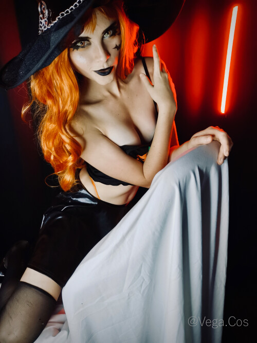 Halloween-Witch--Vega2172dce2b18fe714f7.md.jpg