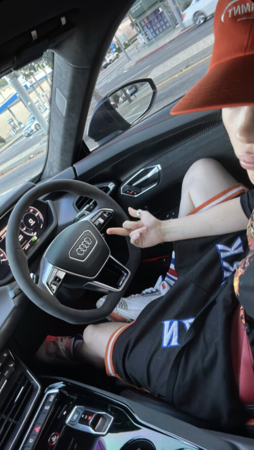 Billie Eilish Photo 1