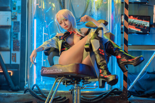 Lucy-HD5881198991b310136.jpg