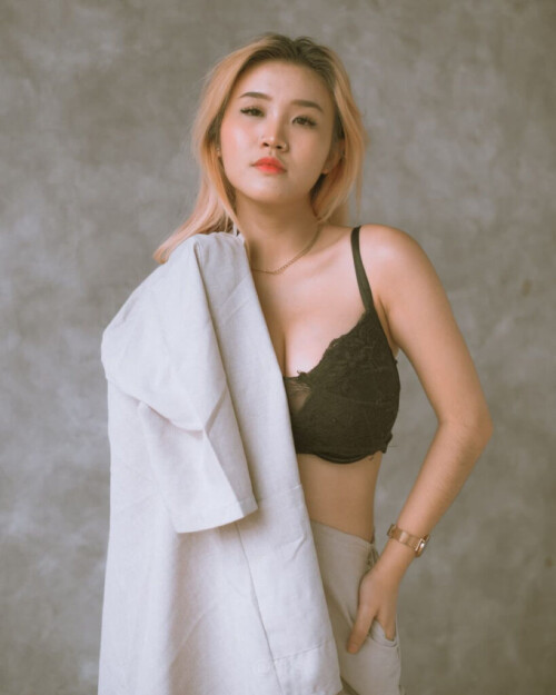 Photoshoot-Anastasya-Kosasih-Seksi-Buka-Baju-819x1024bfe9a154463d8537.md.jpg