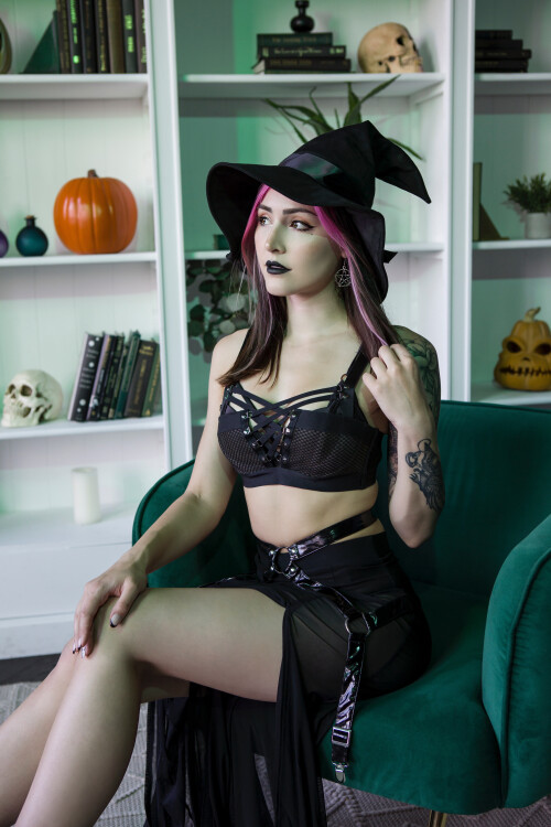 Witch-13a779756d5fd7b2aa.jpg