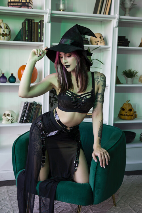 Witch-197acb8667e5628b79.jpg