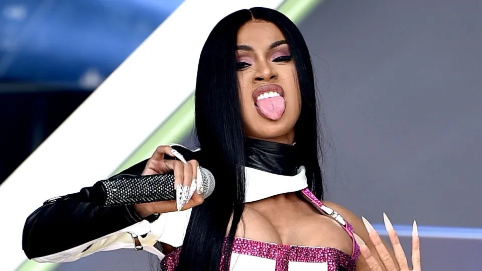 cardi_b-tongue-059690f11207104a94.jpg