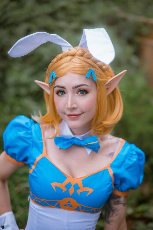 me-rose-link-and-zelda-bunnysuit-64d4522cb7d3d59d0.jpg