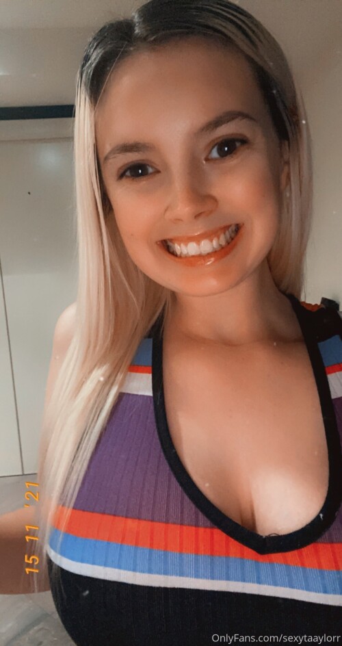 sexytaaylorr Nude Leaked Onlyfans Photo