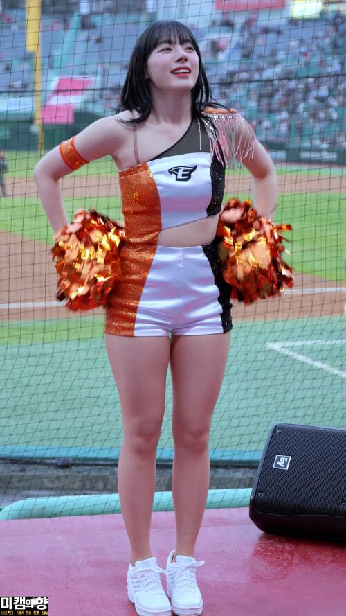 --240327-2----Ha-Jiwon-Cheerleader-240327-Fancam2-Cheering-Hanhwa-Eagles-nD5nMJFMSp0.webm.00_02_14_23.Still0037d18827aa6637213.md.jpg