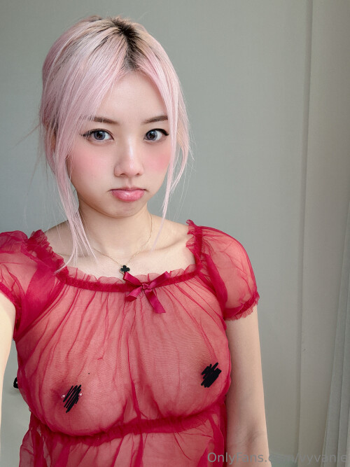 Vyvan Le Nude Leaked Onlyfans Photo
