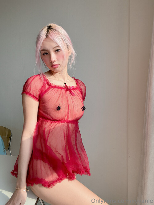 Vyvan Le Nude Leaked Onlyfans Photo