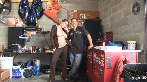 060311_big_boobs_masturbates_and_flashes_in_public_2.mp4_snapshot_01.14.57483bd8d35ca994e3e.jpg