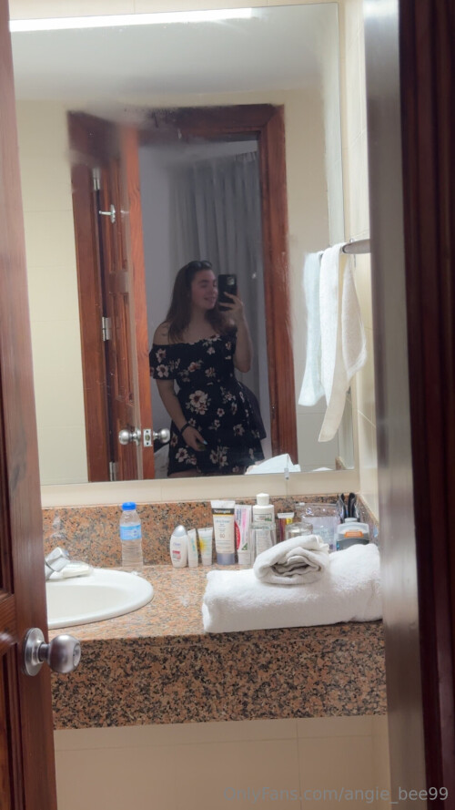 angie_bee99 Nude Leaked Onlyfans Photo