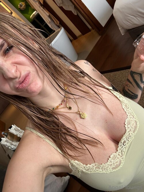 Angel Youngs / angelyoungsxxx Nude Leaked Onlyfans Photo Angel Youngs / angelyoungsxxx Nude Leaked Onlyfans Photo