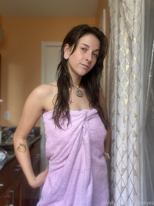 Lucyskyes (Megan Bitchell's Sister) Nude Leaked Onlyfans Photo