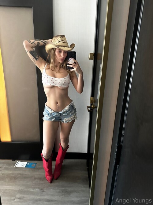 Angel Youngs / angelyoungsxxx Nude Leaked Onlyfans Photo Angel Youngs / angelyoungsxxx Nude Leaked Onlyfans Photo