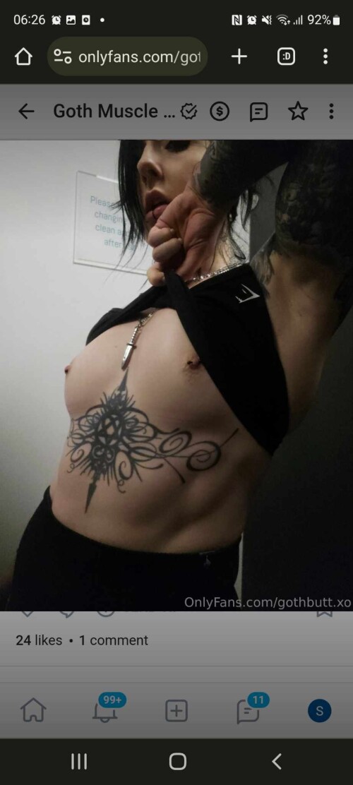 Goth muscle mommy / roxxymission Nude Leaked Onlyfans Photo Goth muscle mommy / roxxymission Nude Leaked Onlyfans Photo