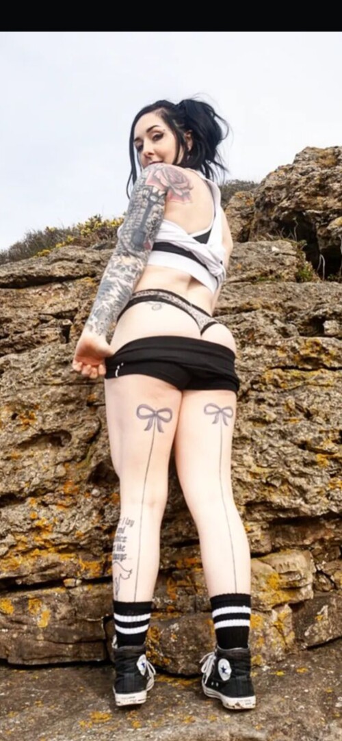 Goth muscle mommy / roxxymission Nude Leaked Onlyfans Photo Goth muscle mommy / roxxymission Nude Leaked Onlyfans Photo