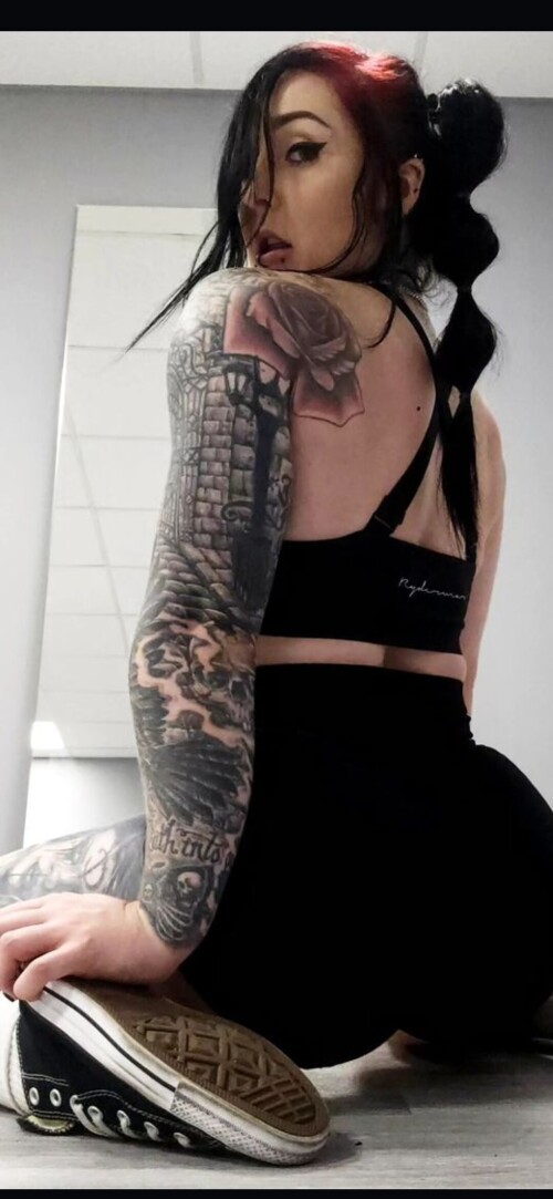 Goth muscle mommy / roxxymission Nude Leaked Onlyfans Photo Goth muscle mommy / roxxymission Nude Leaked Onlyfans Photo