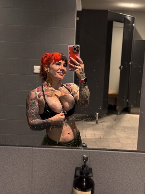 Peta Lloyd / power_midget Nude Leaked Onlyfans Photo Peta Lloyd / power_midget Nude Leaked Onlyfans Photo