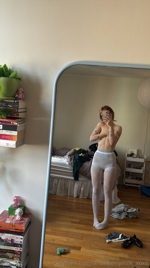 strawberrymilk_xoxo Nude Leaked Onlyfans Photo strawberrymilk_xoxo Nude Leaked Onlyfans Photo
