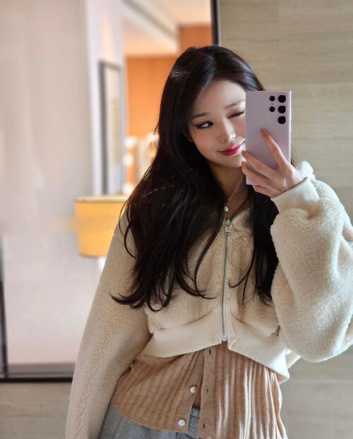 11oegn1-05-230311-Wonyoung-Instagram-Update9e1919075b1c1eb2.md.jpg