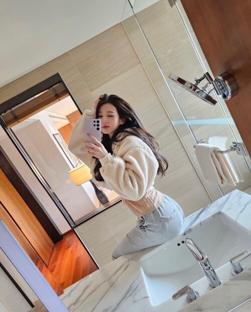 11oegn1-08-230311-Wonyoung-Instagram-Updateba9d0ec7d3b5910a.md.jpg