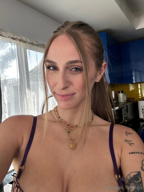 Angel Youngs / angelyoungsxxx Nude Leaked Onlyfans Photo Angel Youngs / angelyoungsxxx Nude Leaked Onlyfans Photo