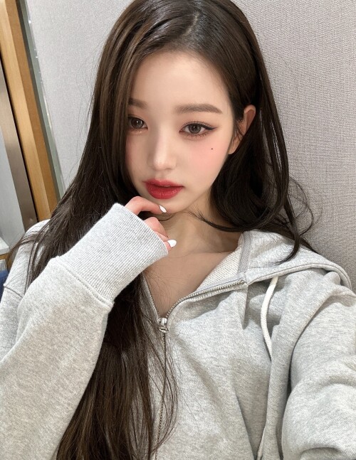 12m8cye-01-230414-IVE_twt-TWitter-Update-__-Wonyoung4447e909797bbc6c.md.jpg