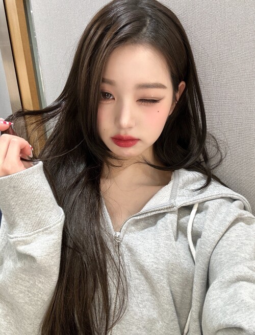 12m8cye-02-230414-IVE_twt-TWitter-Update-__-Wonyoung4a318d4362105f31.md.jpg