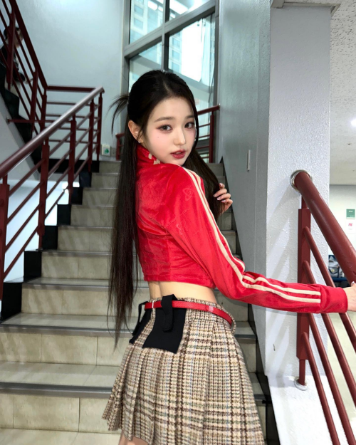 12paytf-01-230417-Wonyoung-Instagram-Update1fa8379fed147e87.md.png
