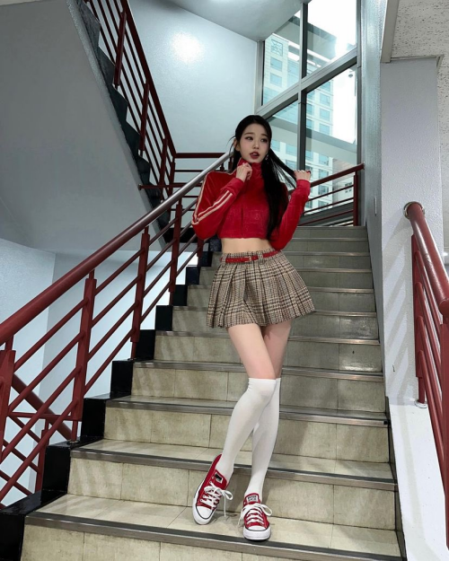 12paytf-05-230417-Wonyoung-Instagram-Updatea000b829ac316e76.md.png