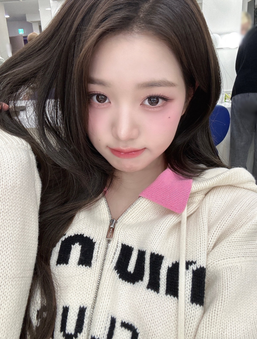 12ypk8h-01-230424-IVE_twt-Twitter-Update-__-Wonyoungaedd6afcb3d2ceb0.md.png