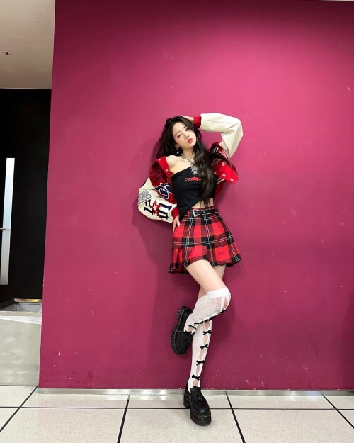 12zf6lw-01-230426-Wonyoung-Instagram-Updateb3e5154f603d5841.md.jpg