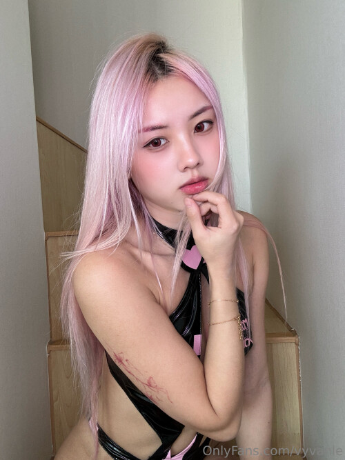 Vyvan Le Nude Leaked Onlyfans Photo