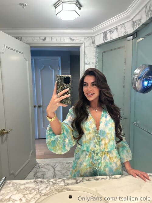 Allie Nicole (Itsallienicole) Nude Leaked Onlyfans Photo Allie Nicole (Itsallienicole) Nude Leaked Onlyfans Photo