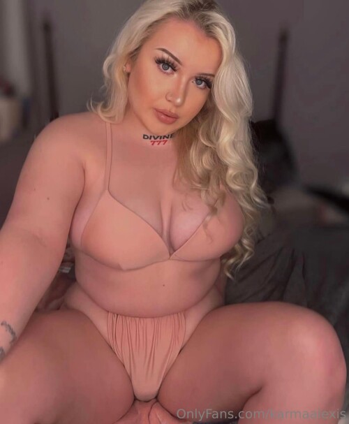 karmaalexis Nude Leaked Onlyfans Photo