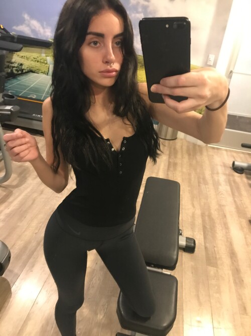 17-09-01-512048-02-Working-out-with-my-tits-out-3024x4032298d4ebdf46317ad.md.jpg