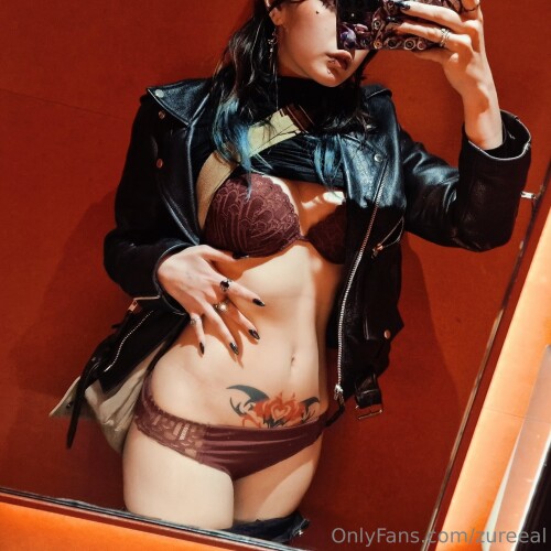 Zureeal Nude Leaked Onlyfans Photo