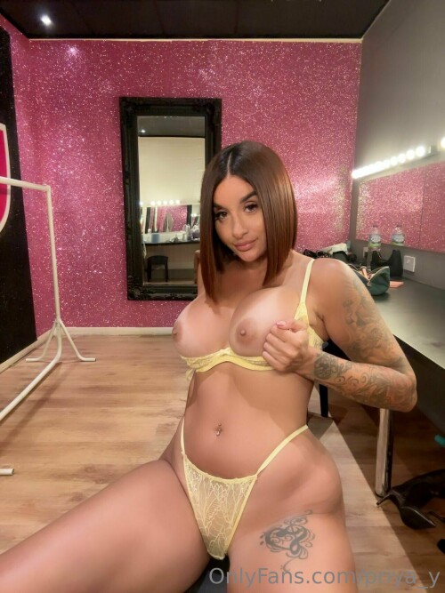 Preeti and Priya Indian Twins Nude Leaked Onlyfans Photo