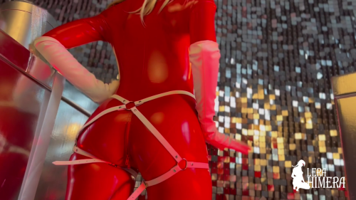 2-Lady-Santa-in-latex68246fd482decc71.png