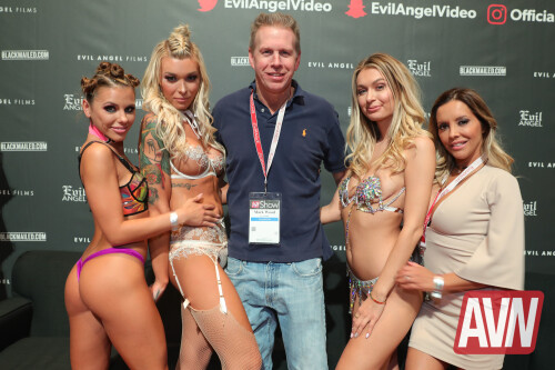 2018-AVN-Expo---Day-1-054325f0512511f0c0.md.jpg