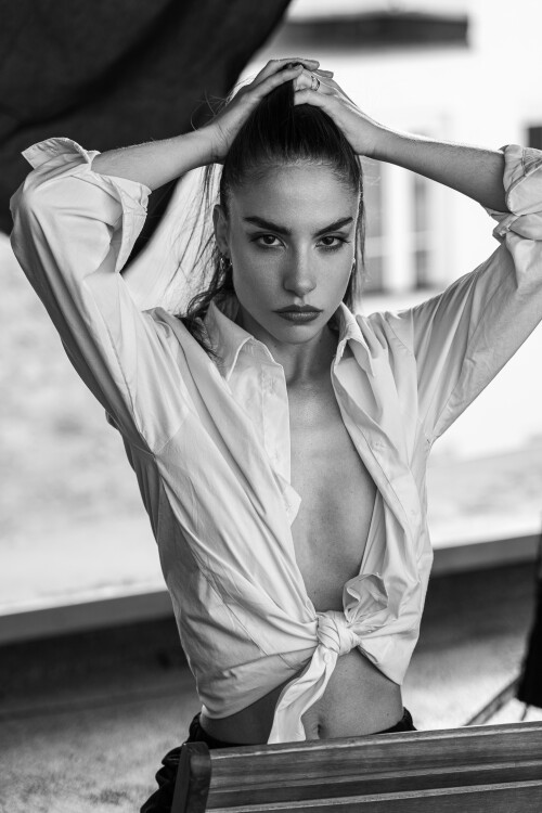 20201016_rebecca-bagnol_white-shirt_2f5d05cc7dc8401ead47205fcb75e87a0b3699b0bcb2528f.jpg