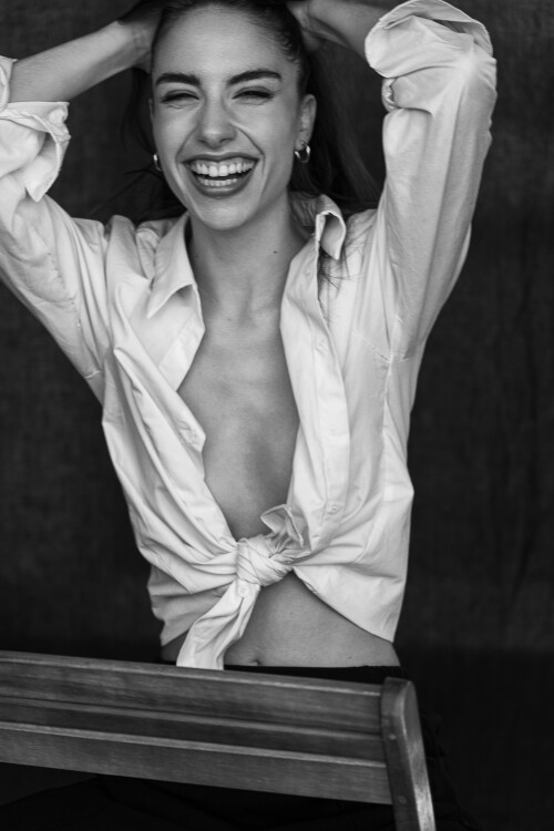20201016_rebecca-bagnol_white-shirt_8a9c334362b046a3b40ae55f1e2ac6ff327da2b907b94e73.jpg