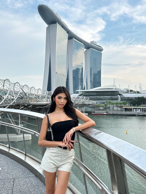 2023-11-13_SingaporeLily_1724070381563285730_F-0gthRb0AAQDKvb8eccc136e76d8b0.jpg