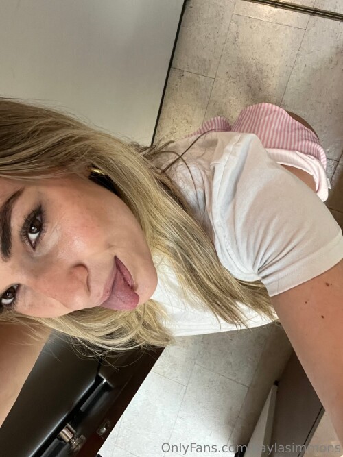 Kayla Simmons Nude Leaked Onlyfans Photo