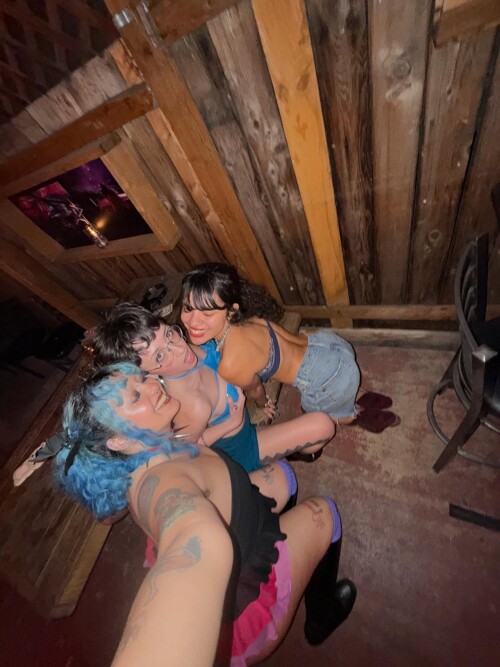2025-06-11_blueghosts_3652285571008461666a0ef0fdbedb911b0.jpg