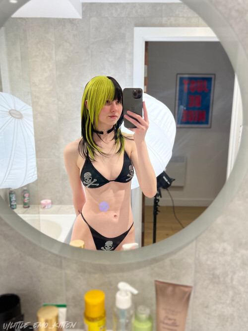 little_emo_kitten Nude Leaked Onlyfans Photo little_emo_kitten Nude Leaked Onlyfans Photo