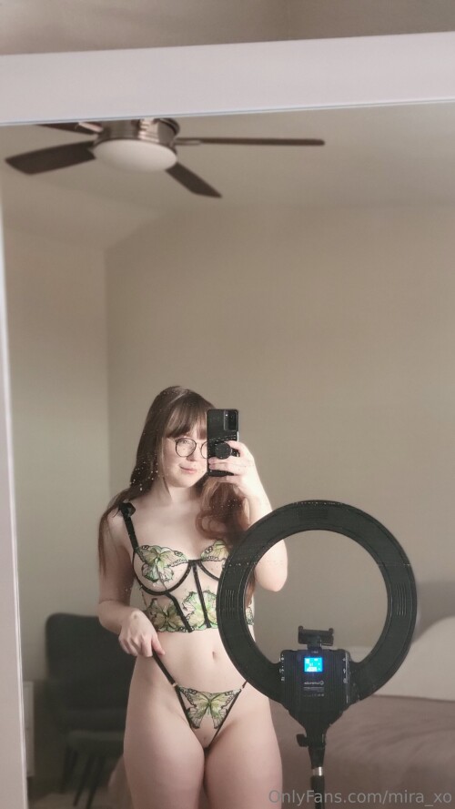 Mira_xo / RealMira_xo Nude Leaked Onlyfans Photo