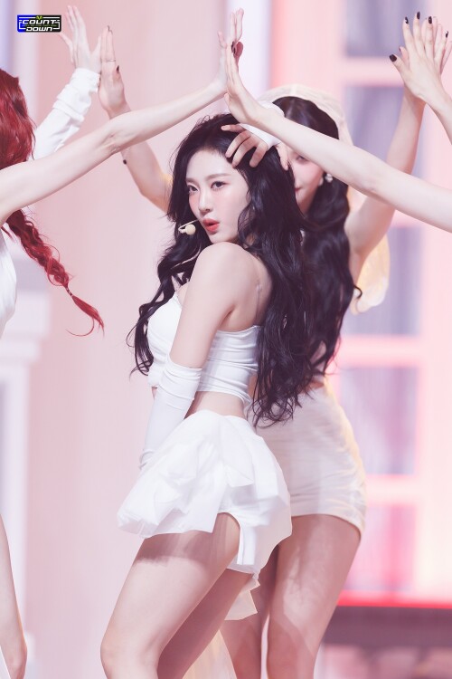231116-aespa-NingNing-Drama-at-M-Countdown-documents-472815265b4d4a17b.md.jpg